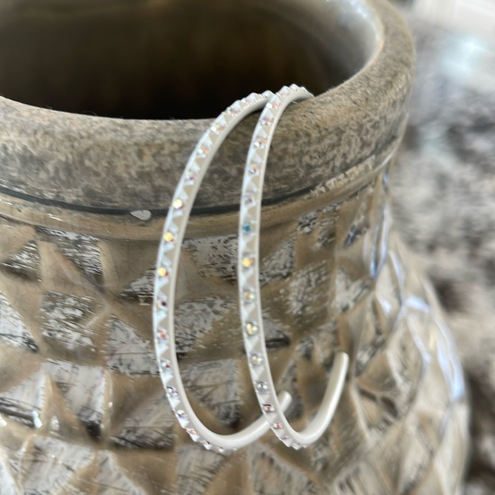 Kendra Scott White and Gold Hoop Earrings